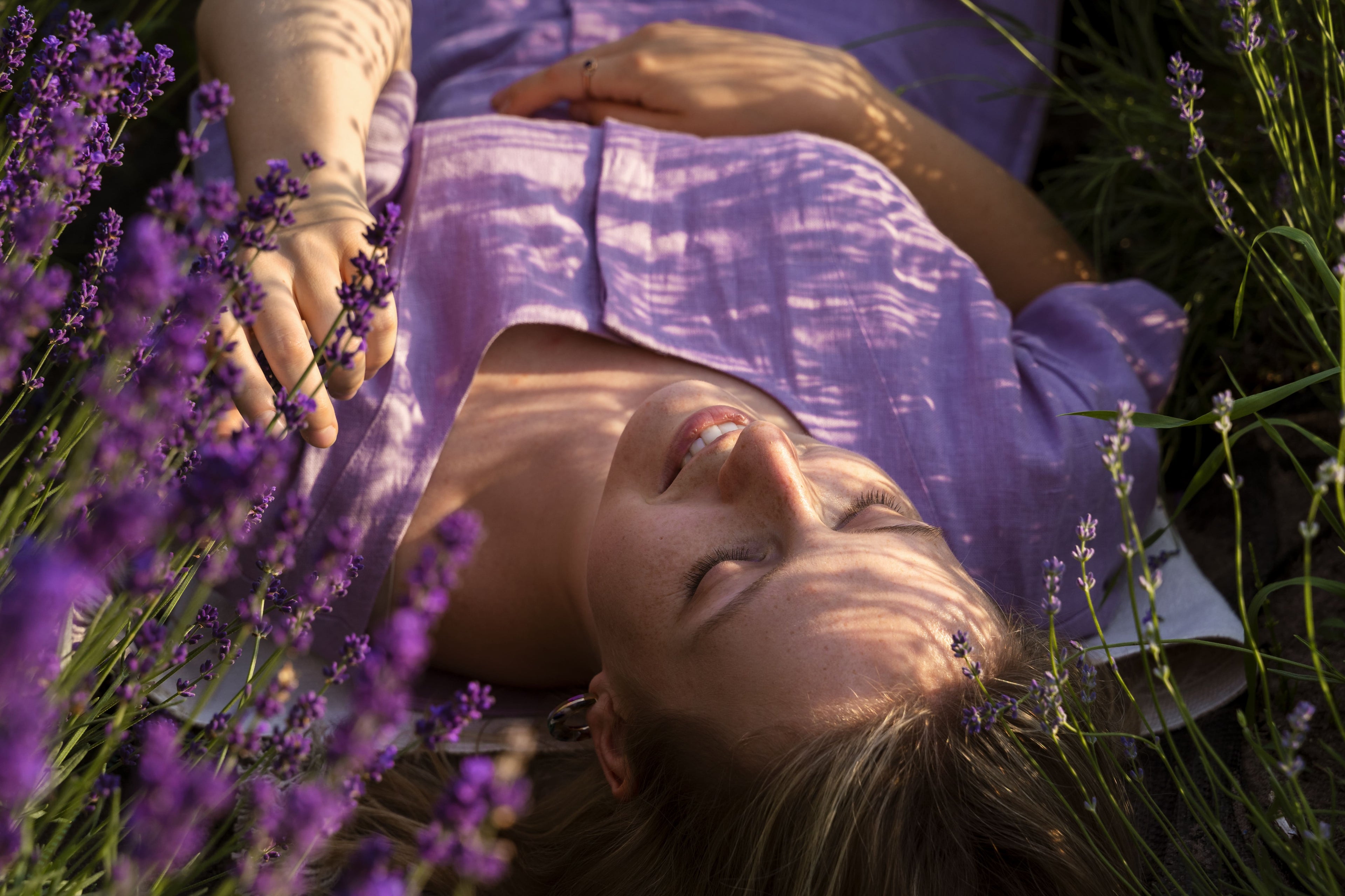Imagen aérea que representa serenidad y conexión con la tierra. Evoca el poder sanador de la naturaleza.